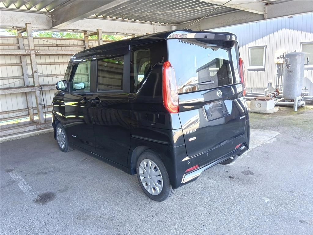 Nissan Roox  с аукциона в Японии