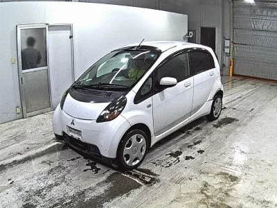 Mitsubishi i