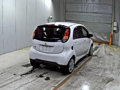 Mitsubishi i