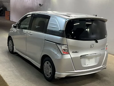 Honda Freed Spike