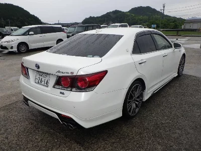Toyota CROWN HYBRID