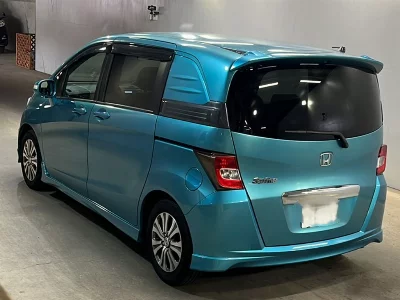 Honda Freed Spike