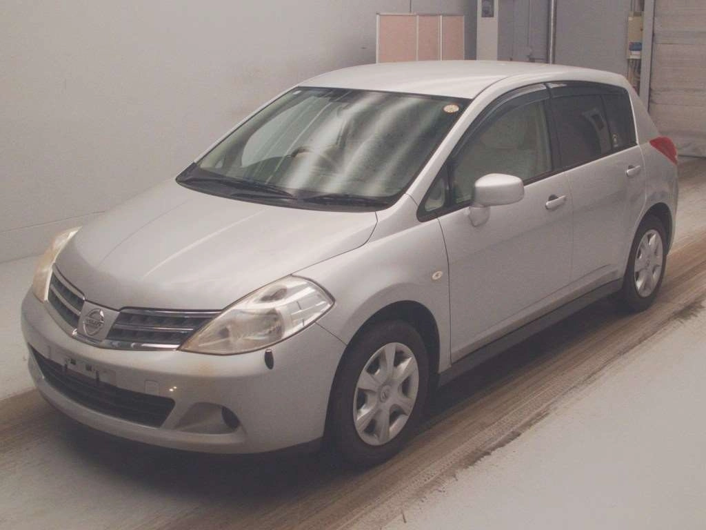 Nissan Tiida  с аукциона в Японии