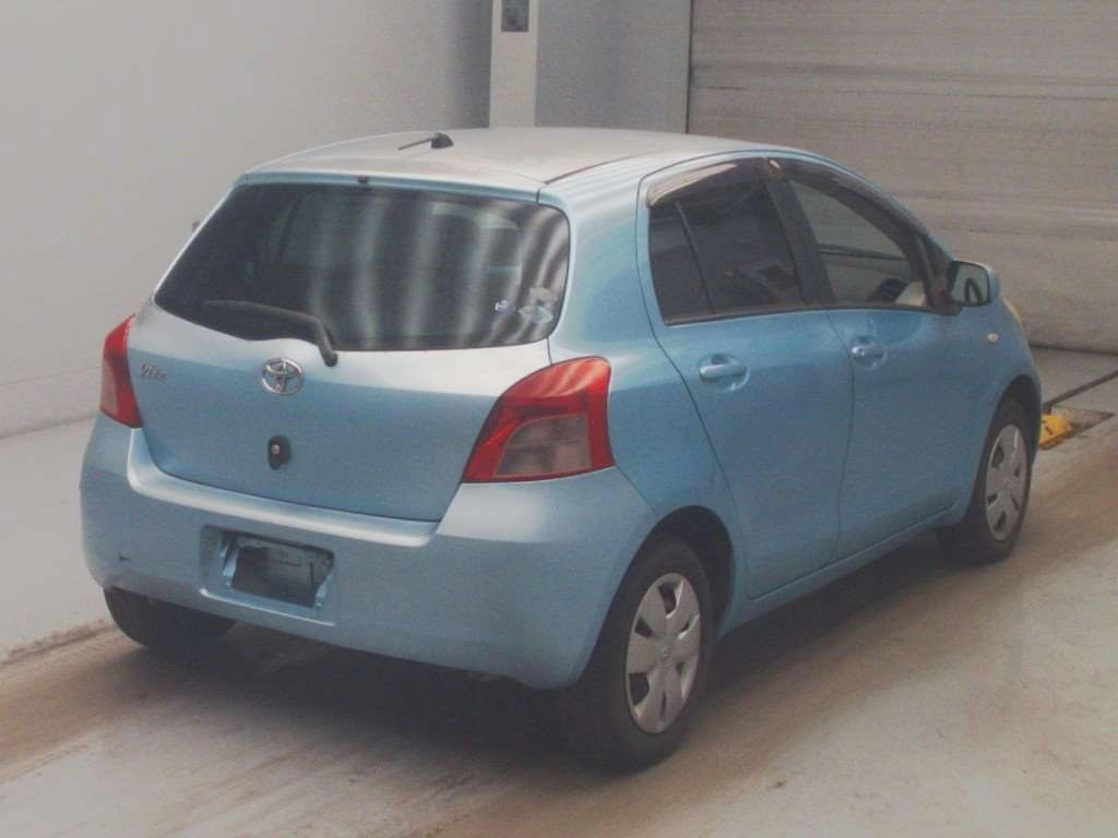 Toyota Vitz  с аукциона в Японии