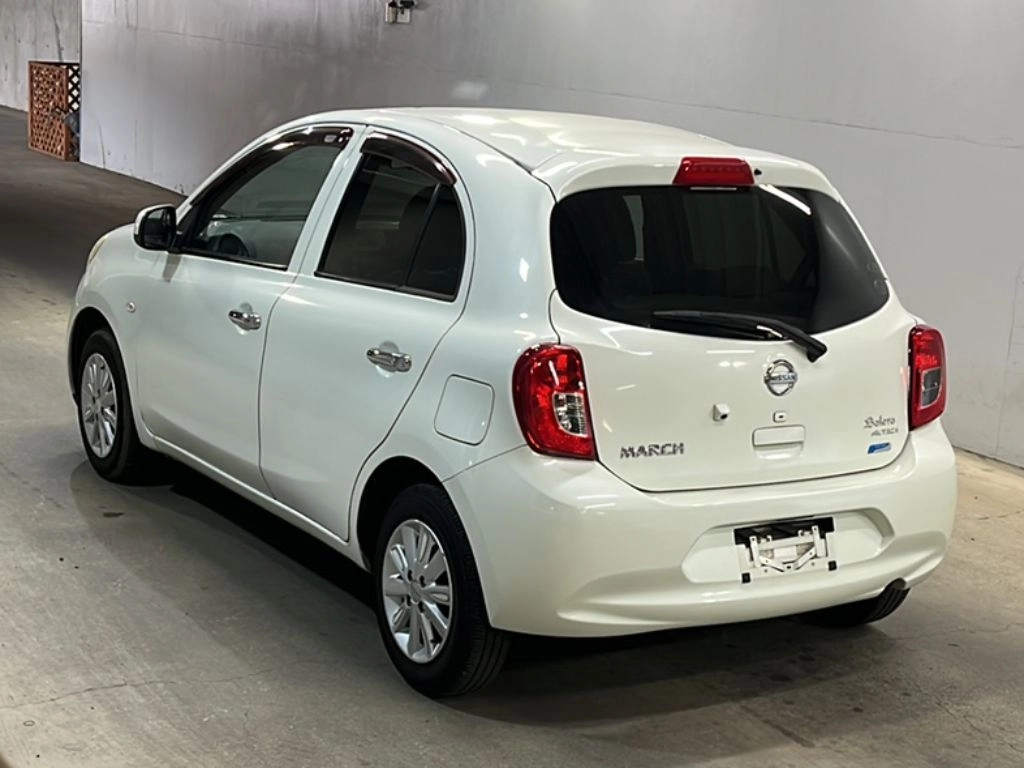 Nissan March  с аукциона в Японии