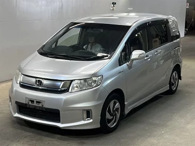 Honda FREED SPIKE HYBRID