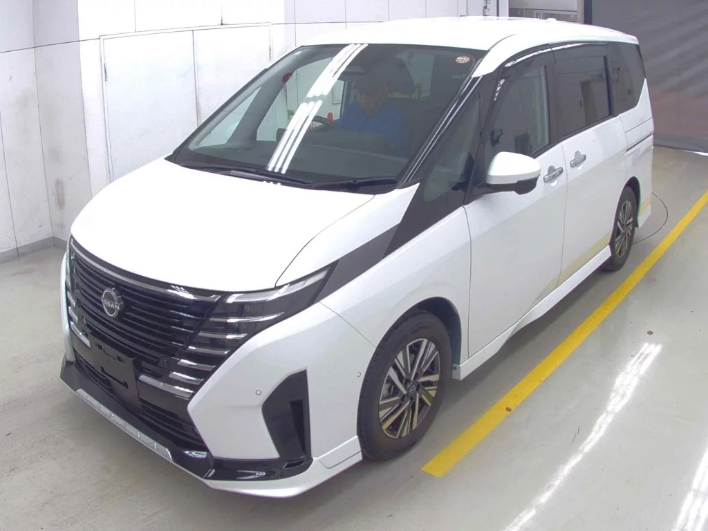 Nissan Serena  с аукциона в Японии