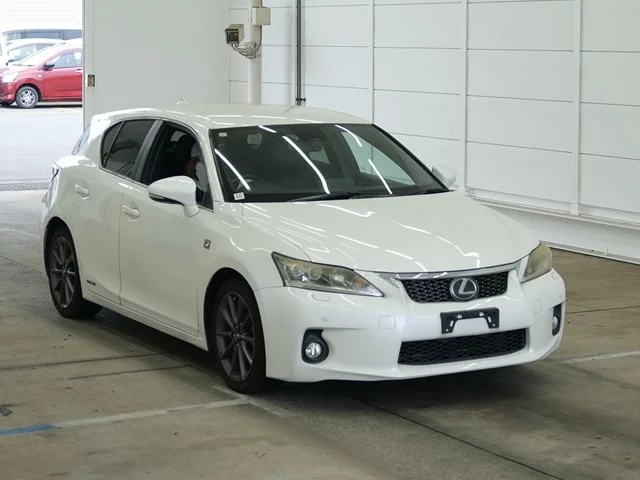 Lexus CT200h  с аукциона в Японии