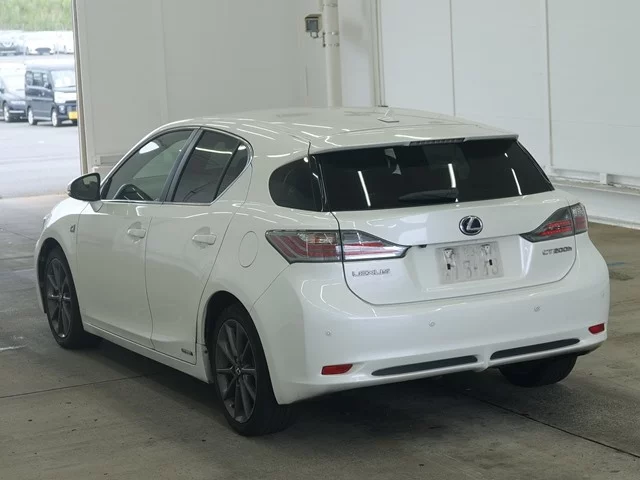 Lexus CT200h  с аукциона в Японии