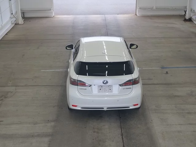 Lexus CT200h  с аукциона в Японии