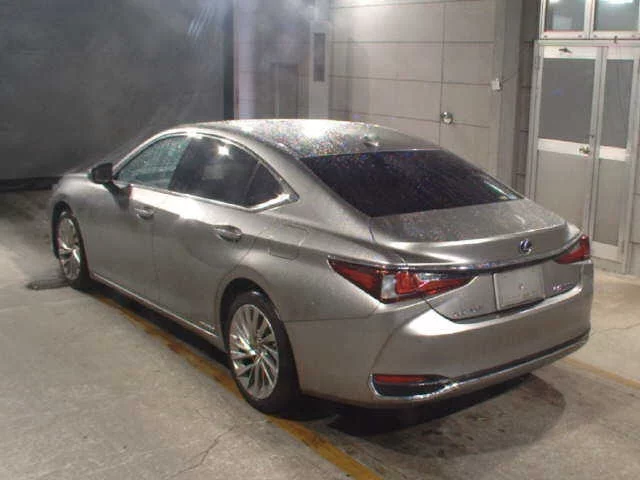 Lexus ES300h  с аукциона в Японии