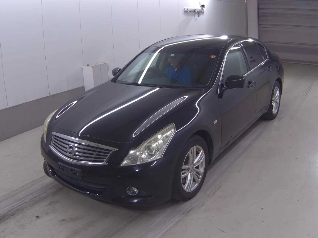 Nissan Skyline  с аукциона в Японии