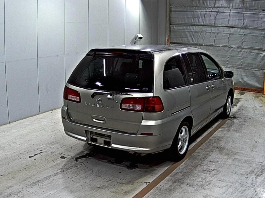 Nissan Liberty  с аукциона в Японии