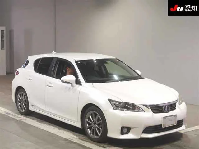 Lexus CT200h  с аукциона в Японии