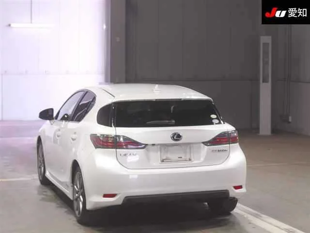 Lexus CT200h  с аукциона в Японии