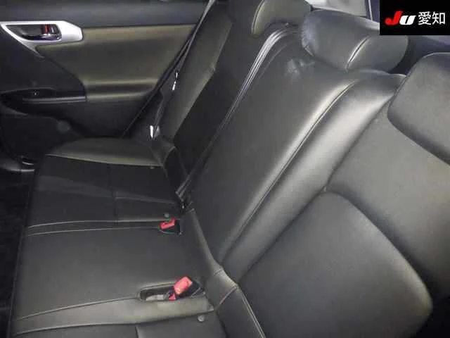 Lexus CT200h  с аукциона в Японии