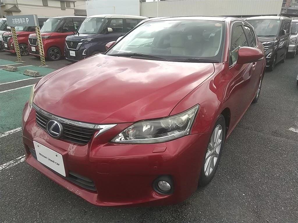 Lexus CT200h  с аукциона в Японии