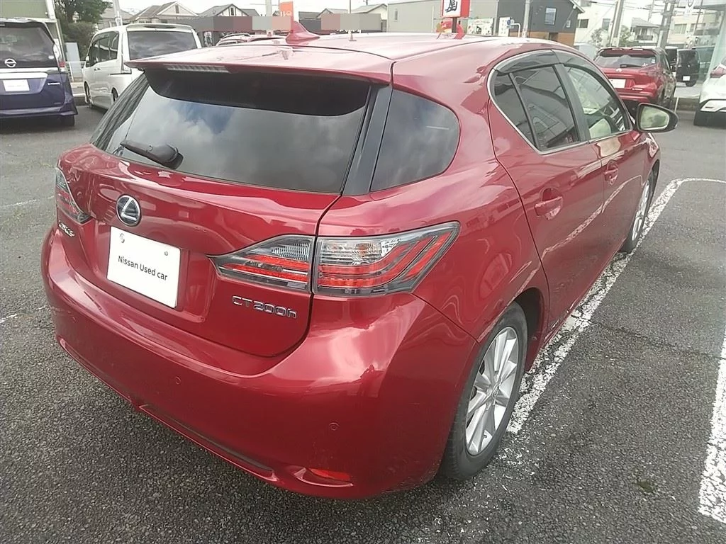 Lexus CT200h  с аукциона в Японии