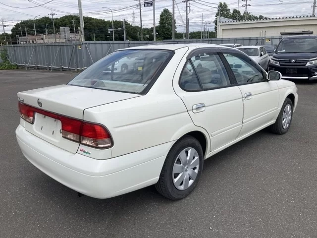 Nissan Sunny  с аукциона в Японии