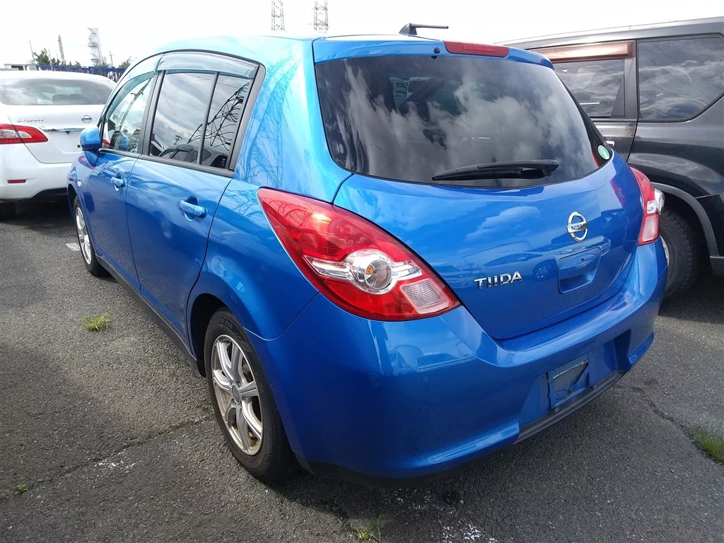 Nissan Tiida  с аукциона в Японии