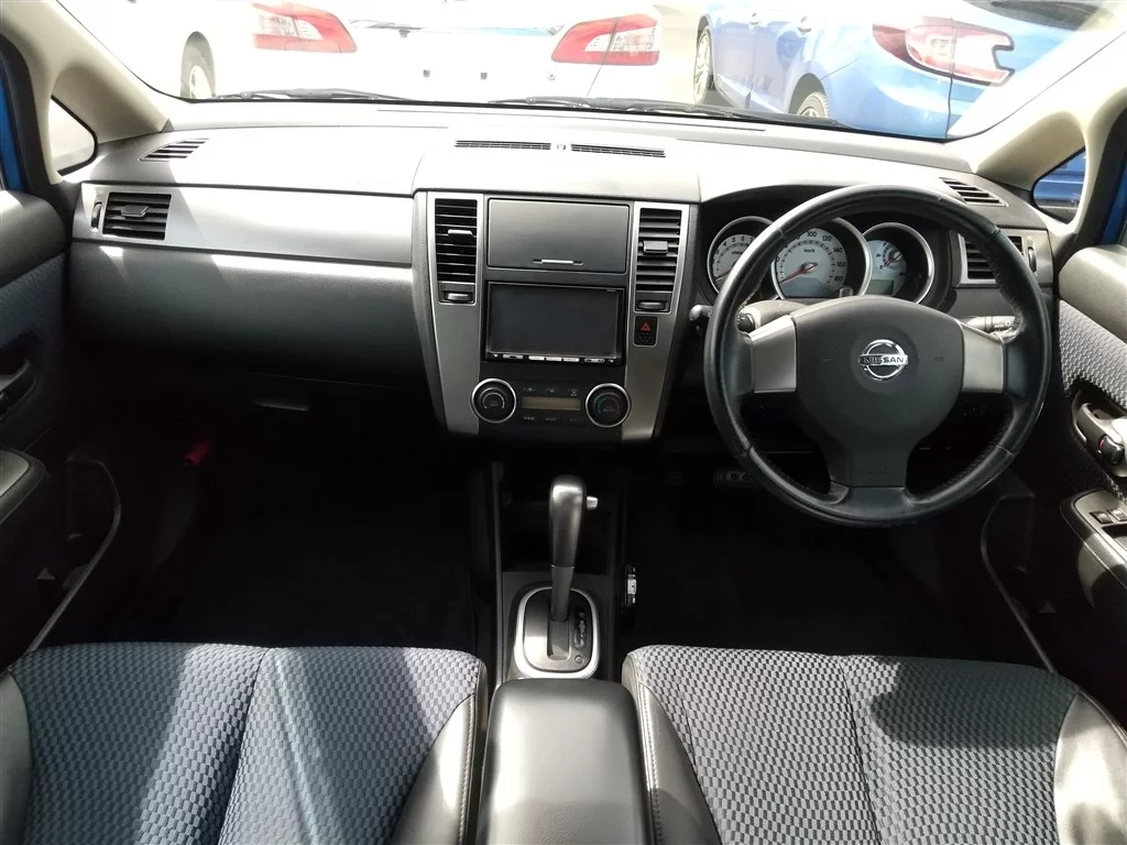 Nissan Tiida  с аукциона в Японии