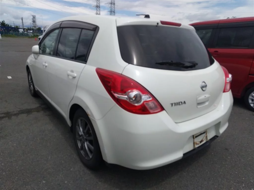 Nissan Tiida  с аукциона в Японии