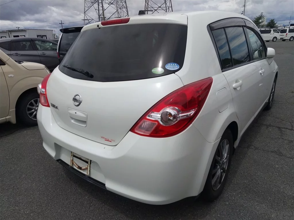Nissan Tiida  с аукциона в Японии