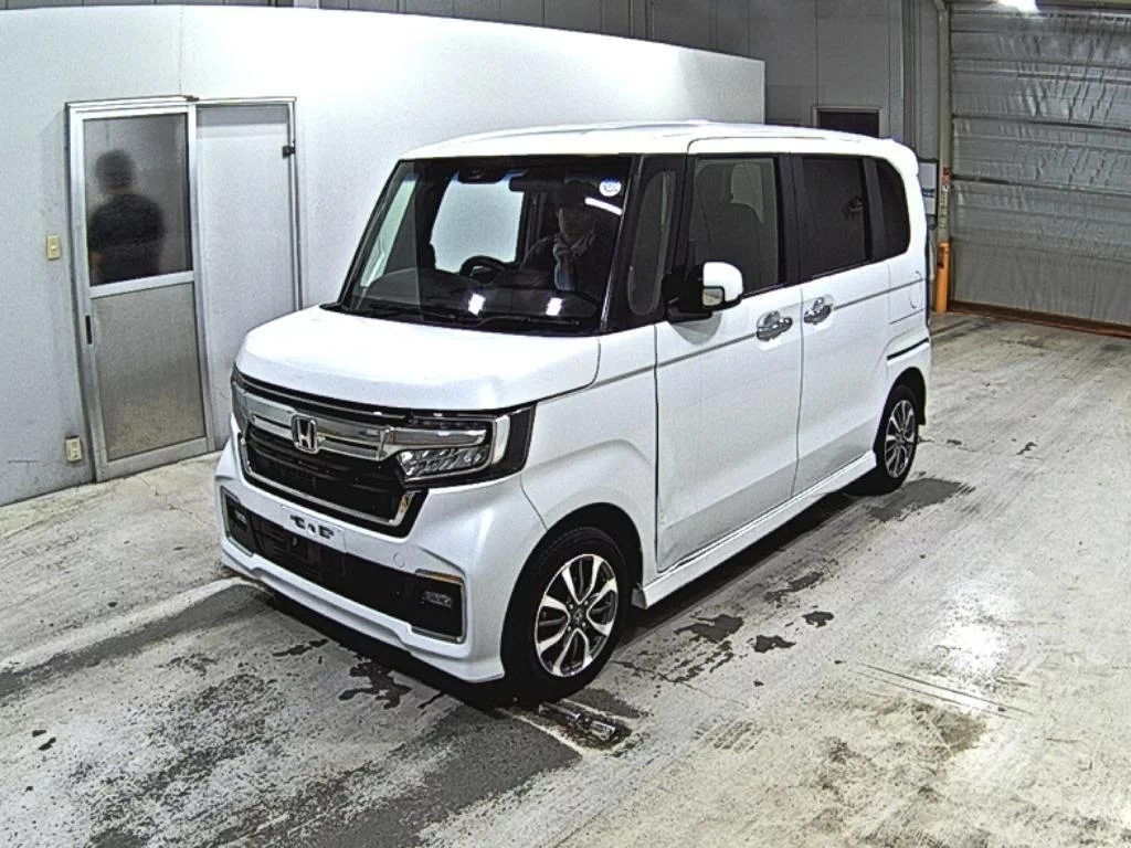 Honda N BOX CUSTOM  с аукциона в Японии