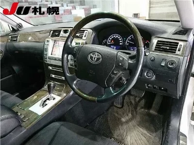 Toyota CROWN MAJESTA