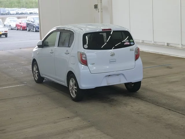 Daihatsu Mira e:S  с аукциона в Японии