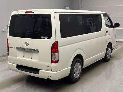 TOYOTA REGIUS VAN