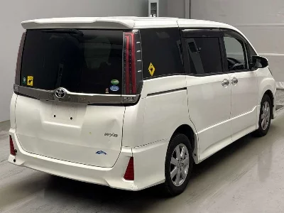 TOYOTA NOAH
