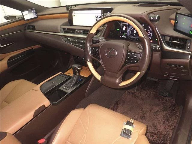 Lexus ES300h  с аукциона в Японии
