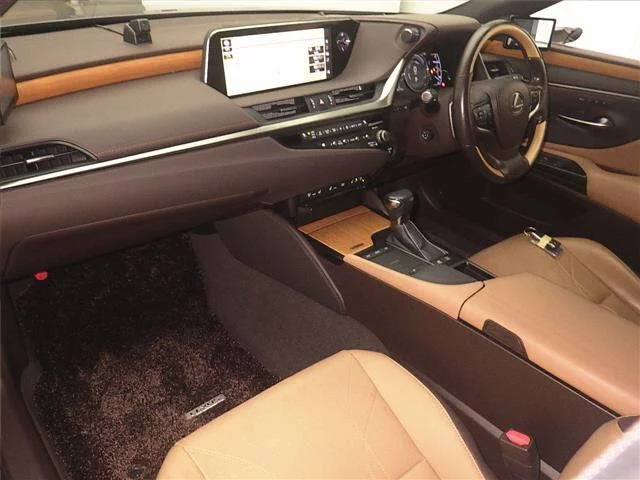 Lexus ES300h  с аукциона в Японии