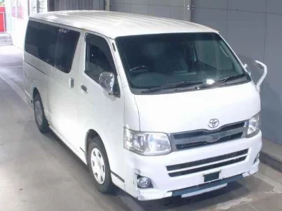 TOYOTA HIACE VAN