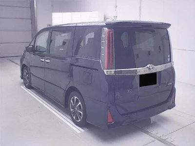 TOYOTA NOAH