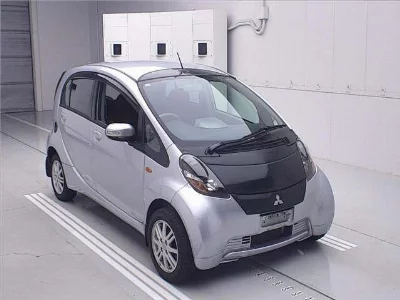 Mitsubishi i
