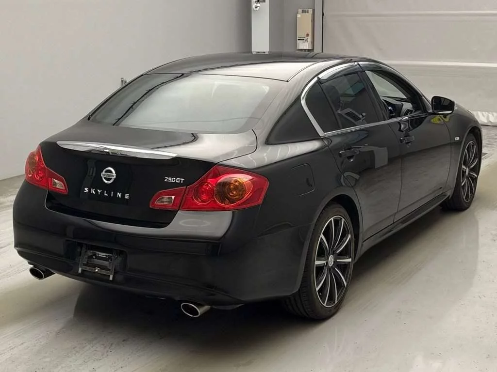 Nissan Skyline  с аукциона в Японии