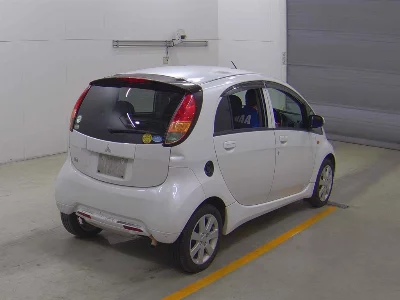 Mitsubishi i