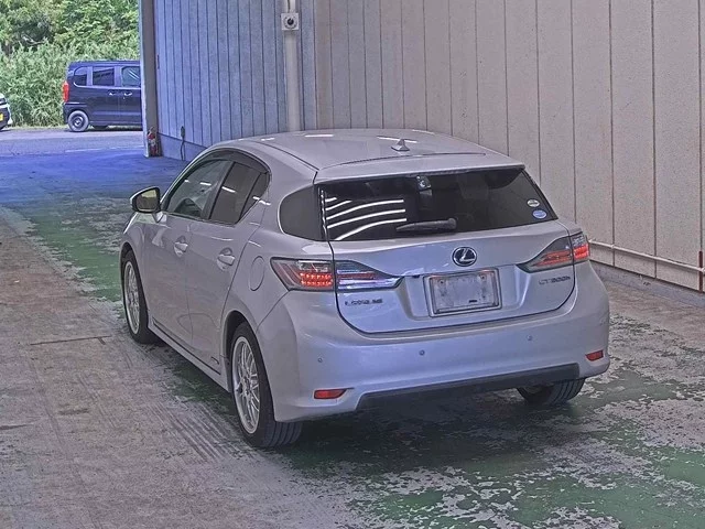 Lexus CT200h  с аукциона в Японии
