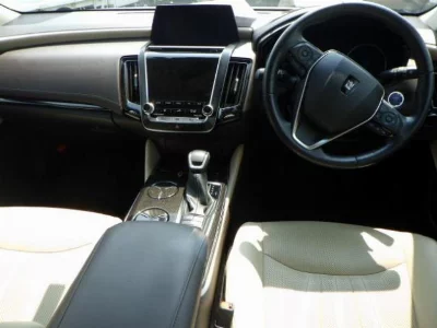 Toyota CROWN HYBRID
