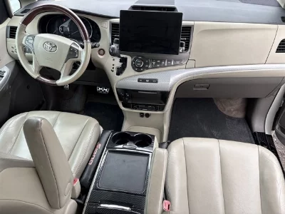 TOYOTA SIENNA