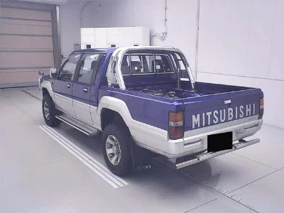 MITSUBISHI STRADA