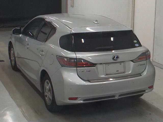 Lexus CT200h  с аукциона в Японии
