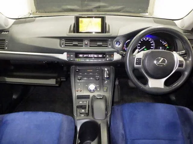 Lexus CT200h  с аукциона в Японии