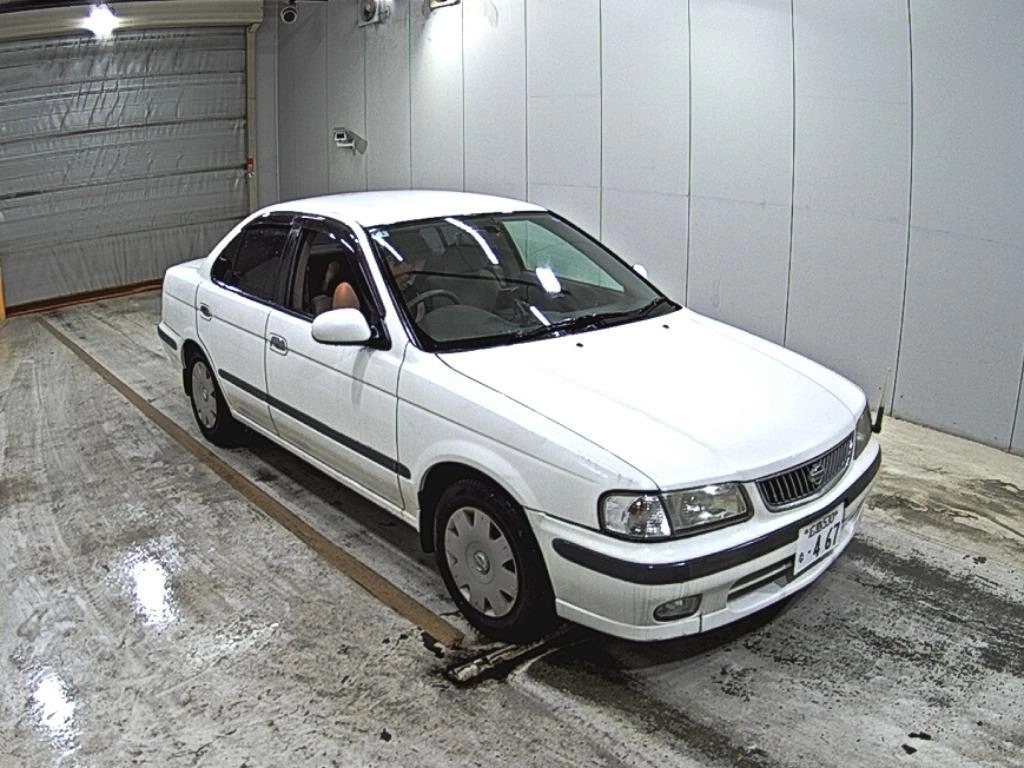 Nissan Sunny  с аукциона в Японии