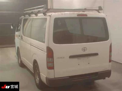 Toyota HiAce Van
