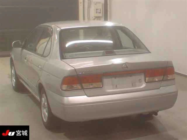 Nissan Sunny  с аукциона в Японии