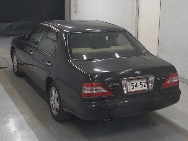 Nissan Gloria  с аукциона в Японии