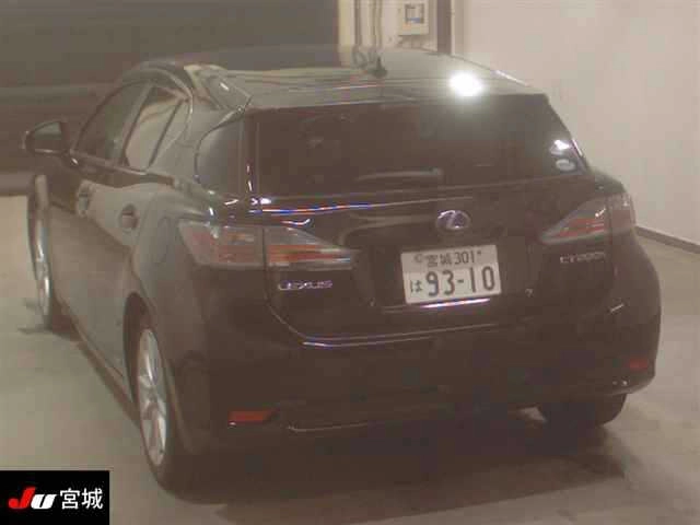 Lexus CT200h  с аукциона в Японии